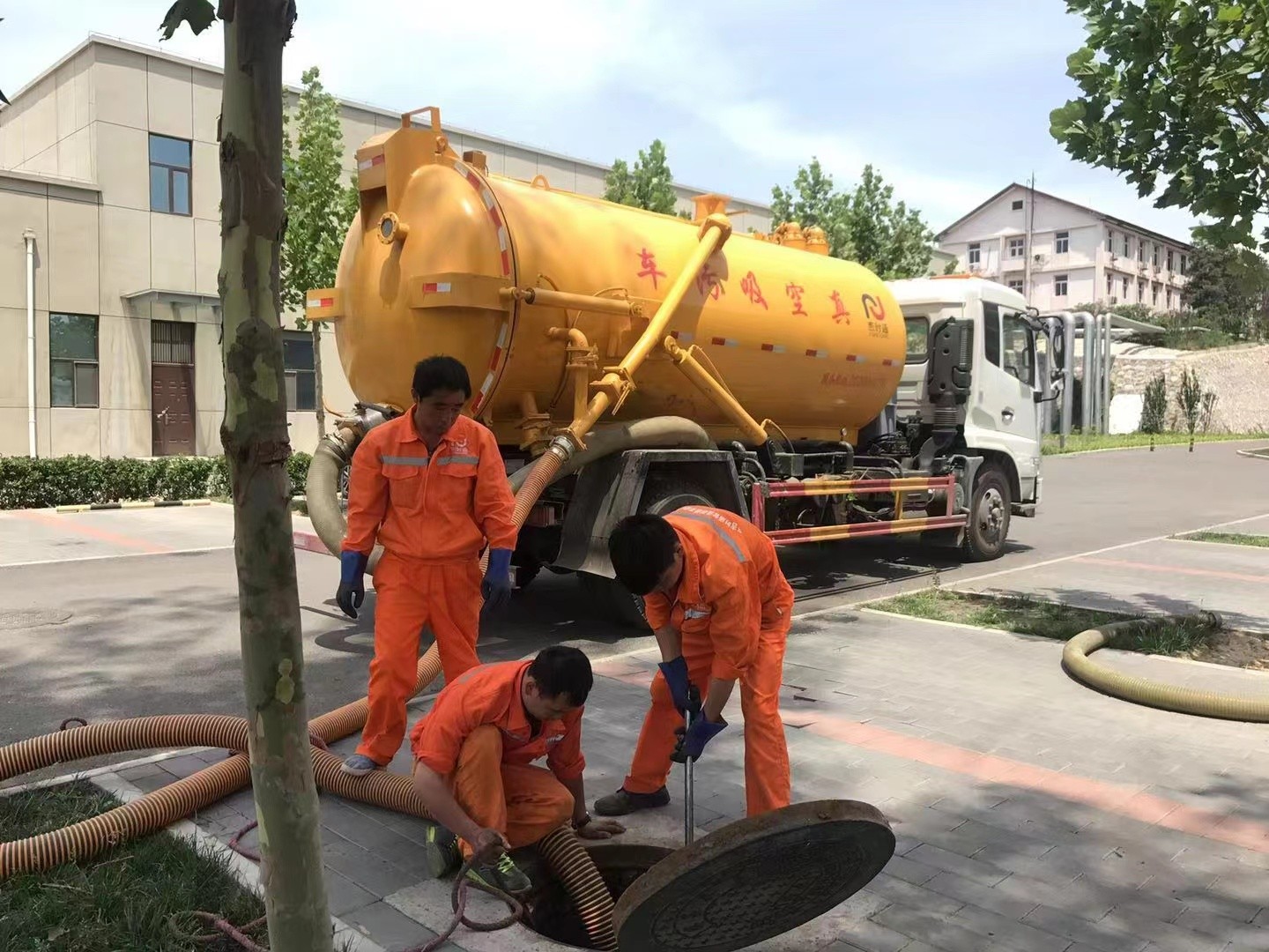 青山湖化粪池清理与5-8吨吸粪车施工效率分析